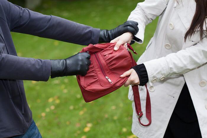 best ways to avoid being mugged and protecting from street robbery